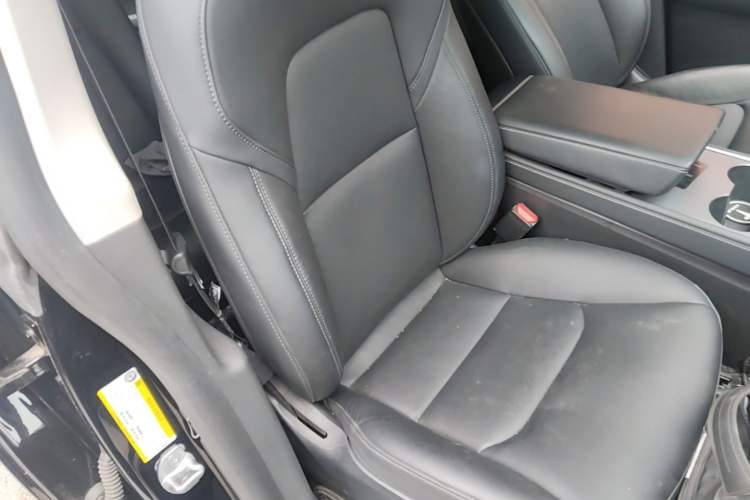 Used Tesla Model Y 2022 Long-Range All-Wheel-Drive Version Right Front Seat