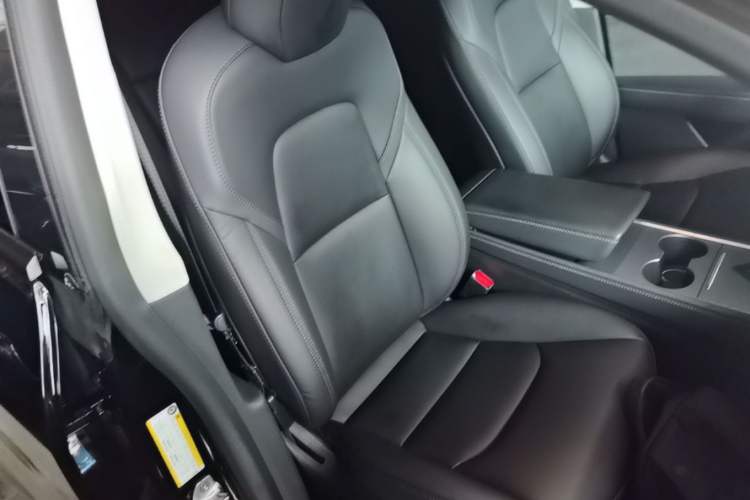 Used Tesla Model Y 2022 Rear-Wheel-Drive Version Right Front Seat