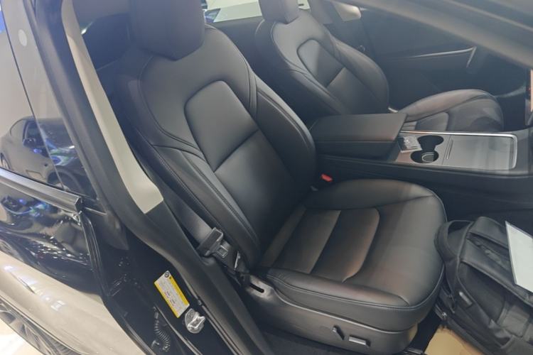 Used Tesla Model Y 2022 Rear-Wheel-Drive Version Right Front Seat