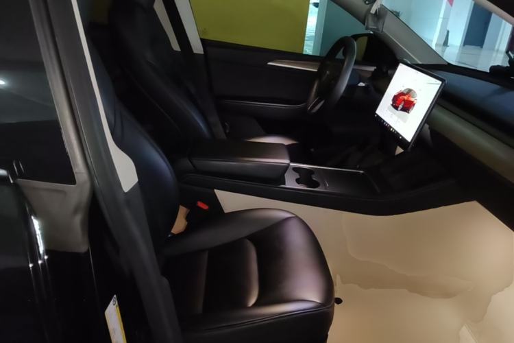 Used Tesla Model Y 2022 Rear-Wheel-Drive Version Right Front Seat