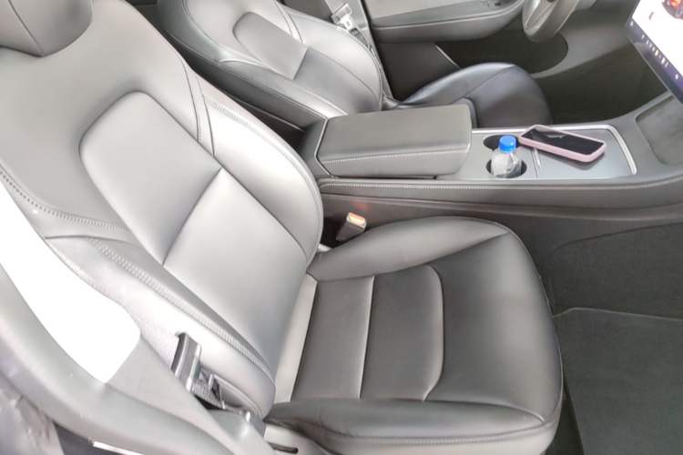 Used Tesla Model Y 2022 Rear-Wheel-Drive Version Right Front Seat