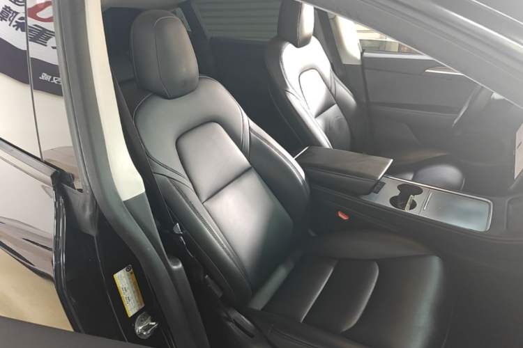 Used Tesla Model Y 2022 Rear-Wheel-Drive Version Right Front Seat