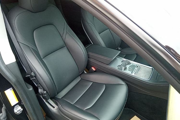 Used Tesla Model Y 2022 Rear-Wheel-Drive Version Right Front Seat
