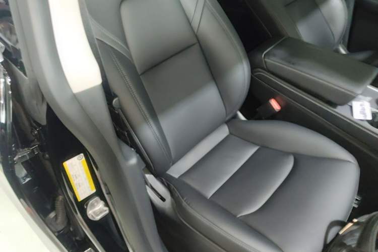 Used Tesla Model Y 2022 Long-Range All-Wheel-Drive Version Right Front Seat