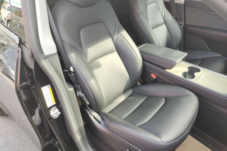 Used Tesla Model Y 2022 Rear-Wheel-Drive Version Right Front Seat