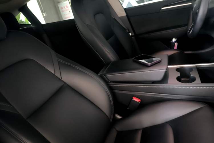Used Tesla Model Y 2022 Rear-Wheel-Drive Version Right Front Seat