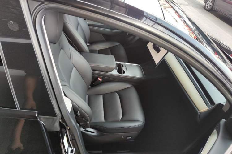 Used Tesla Model Y 2022 Rear-Wheel-Drive Version Right Front Seat
