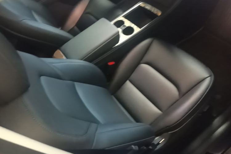Used Tesla Model Y 2022 Rear-Wheel-Drive Version Right Front Seat