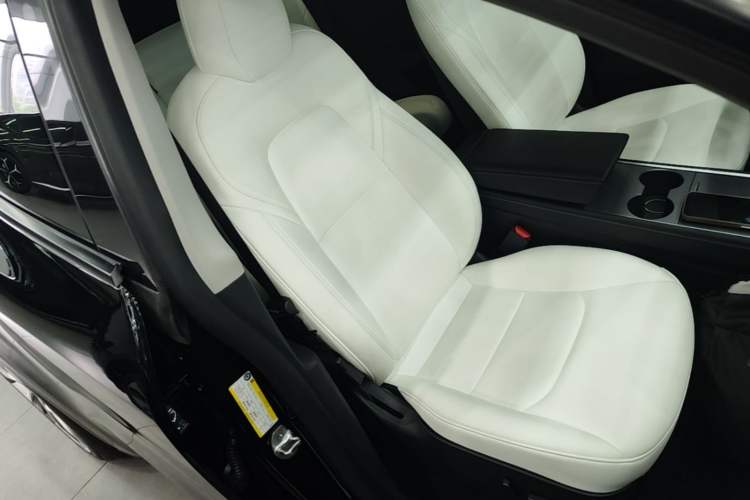 Used Tesla Model Y 2022 Long-Range All-Wheel-Drive Version Right Front Seat