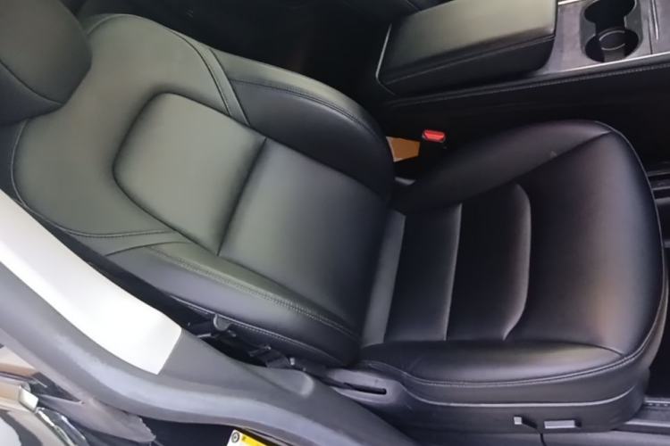 Used Tesla Model Y 2022 Rear-Wheel-Drive Version Right Front Seat