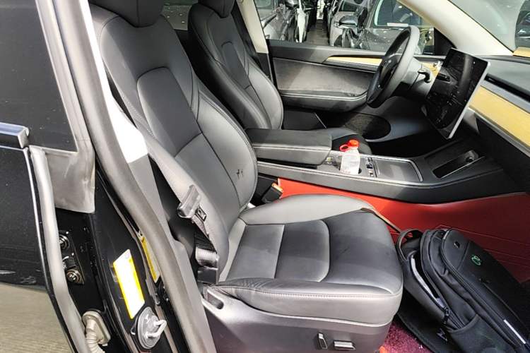 Used Tesla Model Y 2022 Long-Range All-Wheel-Drive Version Right Front Seat