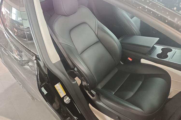 Used Tesla Model Y 2022 Performance High-Performance All-Wheel-Drive Version Right Front Seat