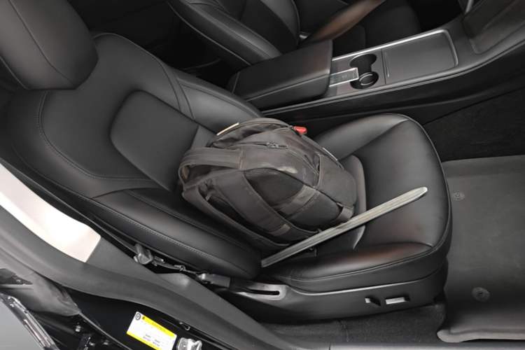 Used Tesla Model Y 2022 Rear-Wheel-Drive Version Right Front Seat