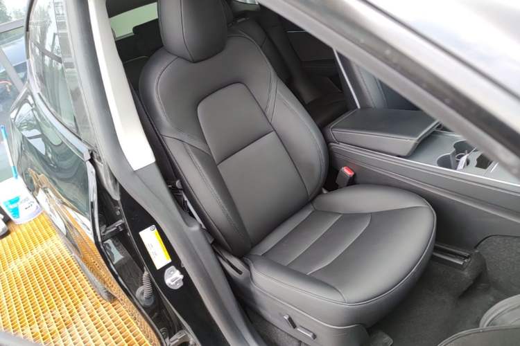 Used Tesla Model Y 2022 Long-Range All-Wheel-Drive Version Right Front Seat