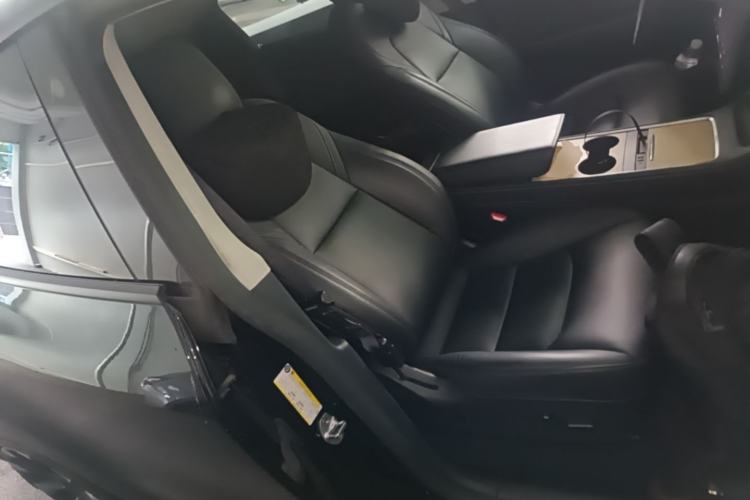 Used Tesla Model Y 2022 Long-Range All-Wheel-Drive Version Right Front Seat