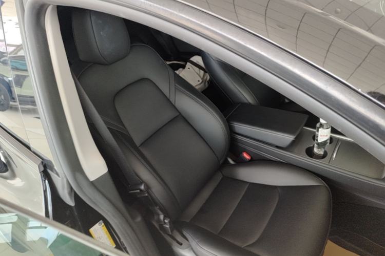 Used Tesla Model Y 2022 Rear-Wheel-Drive Version Right Front Seat
