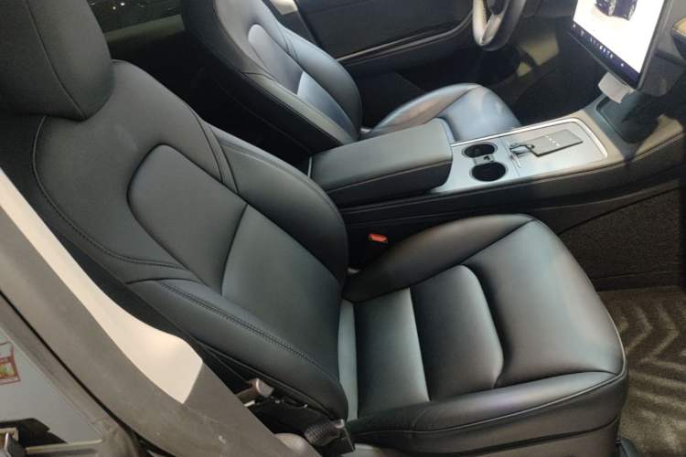Used Tesla Model Y 2022 Rear-Wheel-Drive Version Right Front Seat