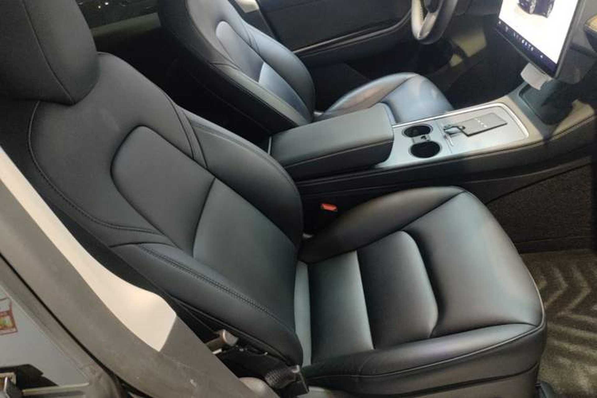 Used Tesla Model Y 2022 Rear-Wheel-Drive Version Right Front Seat