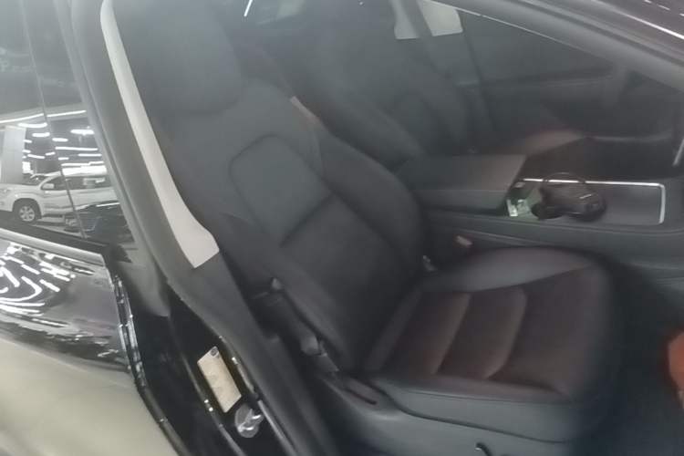 Used Tesla Model Y 2022 Rear-Wheel-Drive Version Right Front Seat