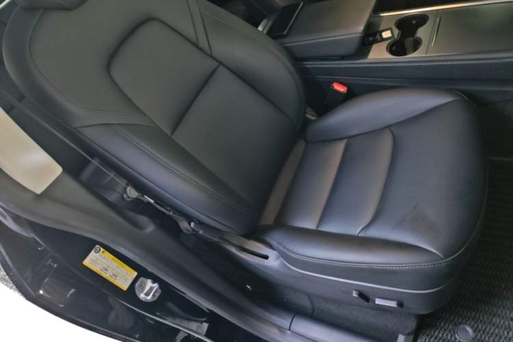 Used Tesla Model Y 2022 Rear-Wheel-Drive Version Right Front Seat