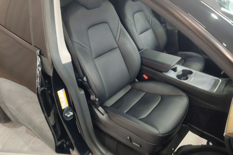 Used Tesla Model Y 2022 Rear-Wheel-Drive Version Right Front Seat