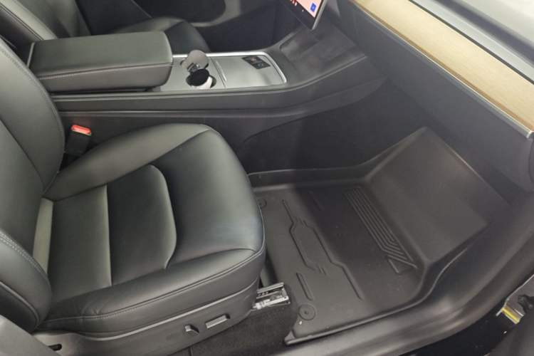 Used Tesla Model Y 2022 Rear-Wheel-Drive Version Right Front Seat