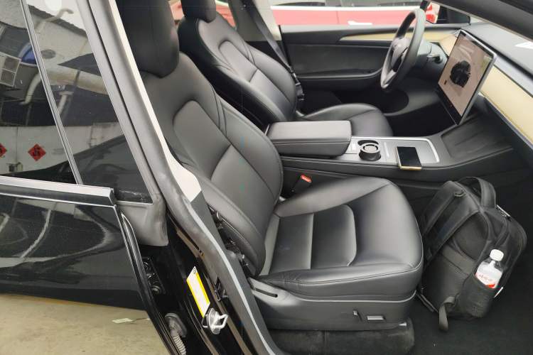 Used Tesla Model Y 2022 Rear-Wheel-Drive Version Right Front Seat