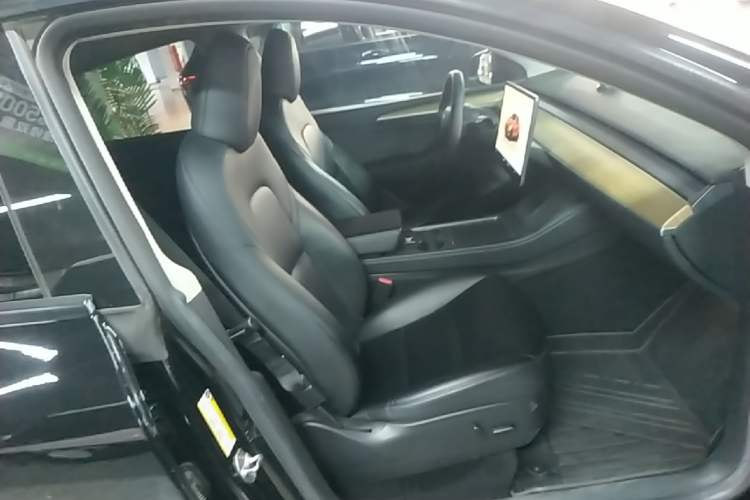 Used Tesla Model Y 2022 Rear-Wheel-Drive Version Right Front Seat