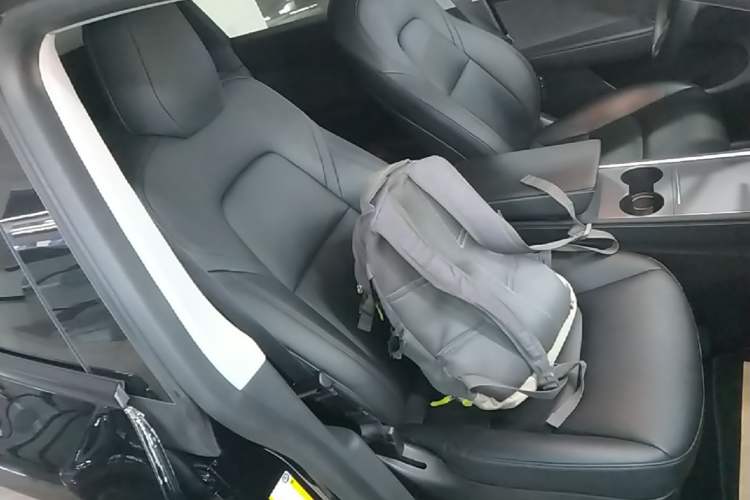 Used Tesla Model Y 2022 Rear-Wheel-Drive Version Right Front Seat