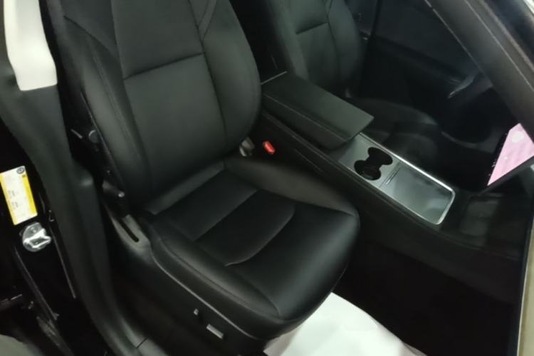 Used Tesla Model Y 2022 Rear-Wheel-Drive Version Right Front Seat