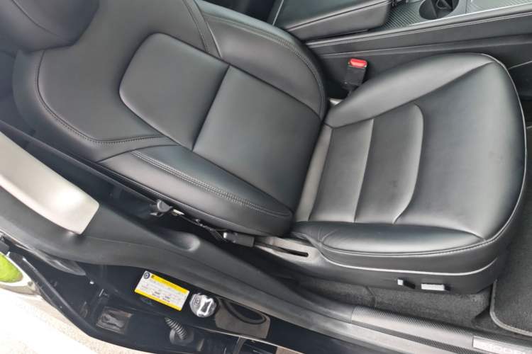 Used Tesla Model Y 2022 Performance High-Performance All-Wheel-Drive Version Right Front Seat