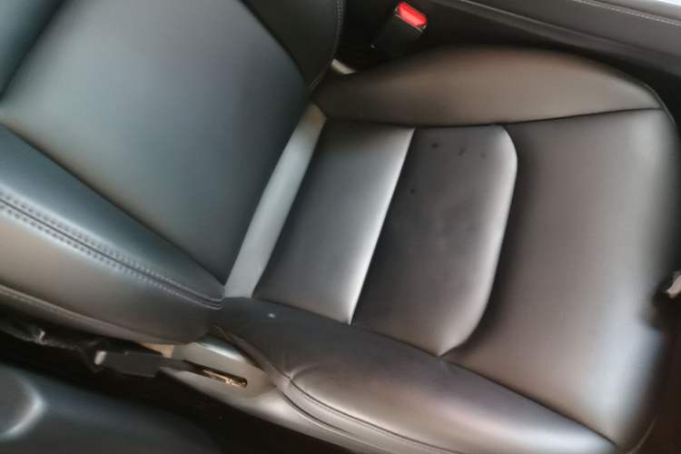 Used Tesla Model Y 2022 Rear-Wheel-Drive Version Right Front Seat