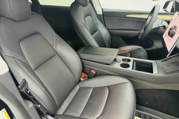 Used Tesla Model Y 2022 Long-Range All-Wheel-Drive Version Right Front Seat