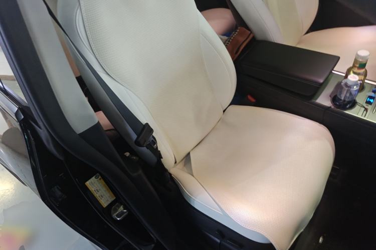 Used Tesla Model Y 2022 Performance High-Performance All-Wheel-Drive Version Right Front Seat