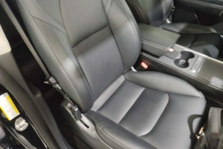 Used Tesla Model Y 2022 Rear-Wheel-Drive Version Right Front Seat