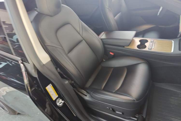 Used Tesla Model Y 2022 Rear-Wheel-Drive Version Right Front Seat
