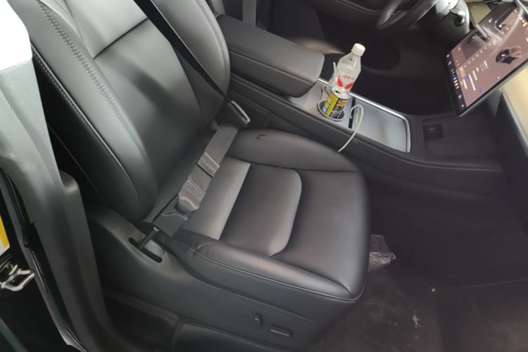 Used Tesla Model Y 2022 Long-Range All-Wheel-Drive Version Right Front Seat