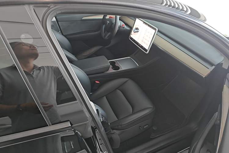 Used Tesla Model Y 2022 Long-Range All-Wheel-Drive Version Right Front Seat