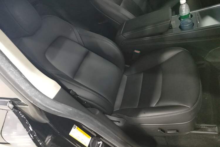 Used Tesla Model Y 2022 Rear-Wheel-Drive Version Right Front Seat