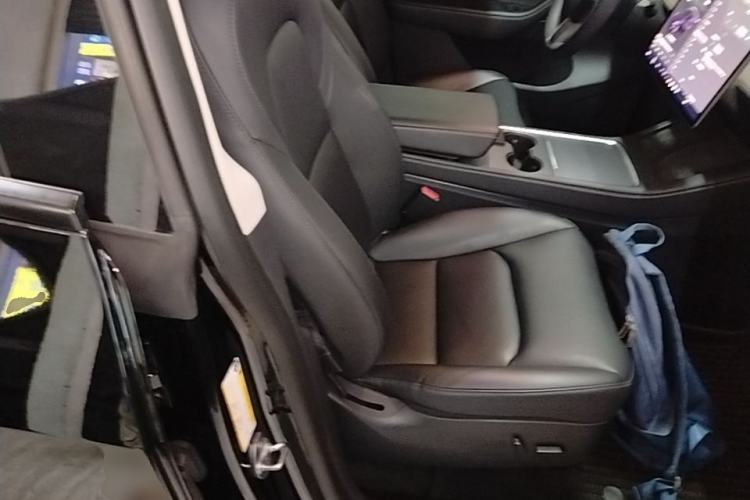 Used Tesla Model Y 2022 Rear-Wheel-Drive Version Right Front Seat