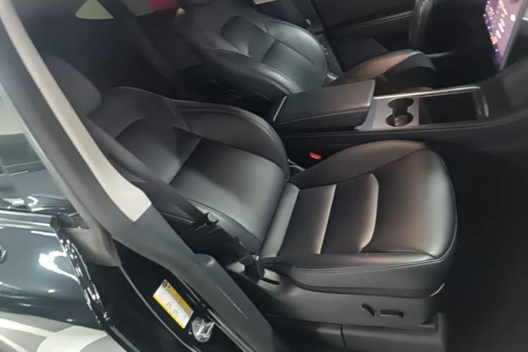Used Tesla Model Y 2022 Rear-Wheel-Drive Version Right Front Seat
