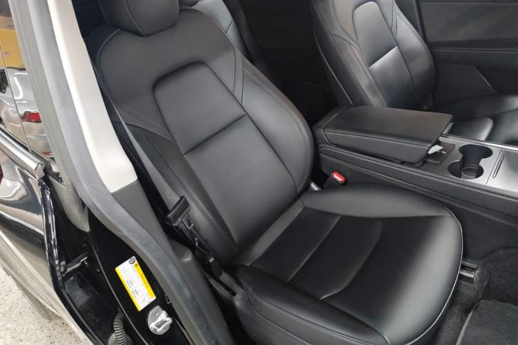 Used Tesla Model Y 2022 Rear-Wheel-Drive Version Right Front Seat