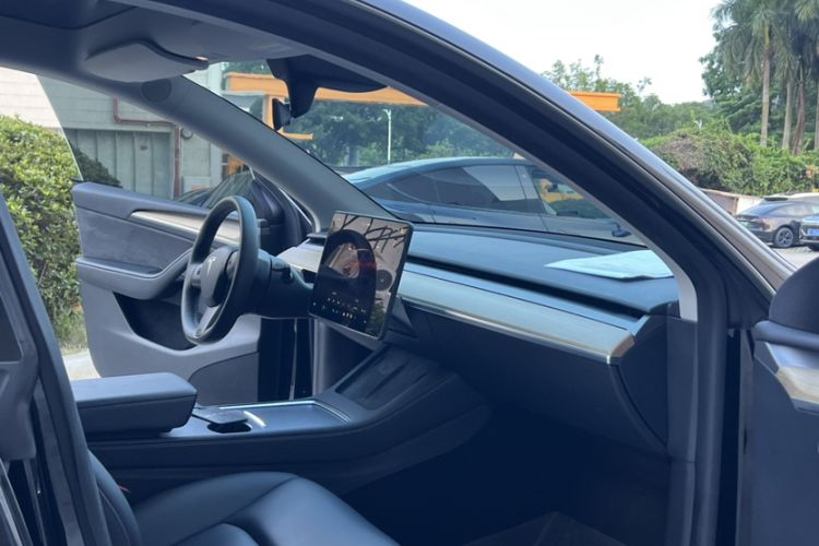 Used Tesla Model Y 2022 Rear-Wheel-Drive Version Right Front Seat