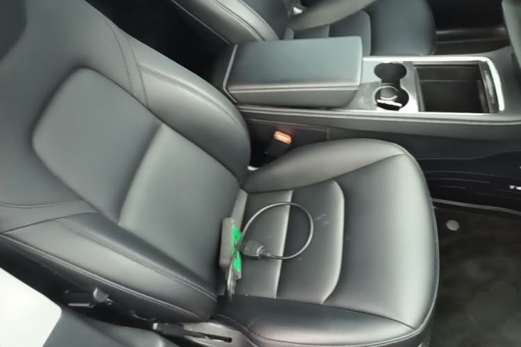 Used Tesla Model Y 2022 Rear-Wheel-Drive Version Right Front Seat