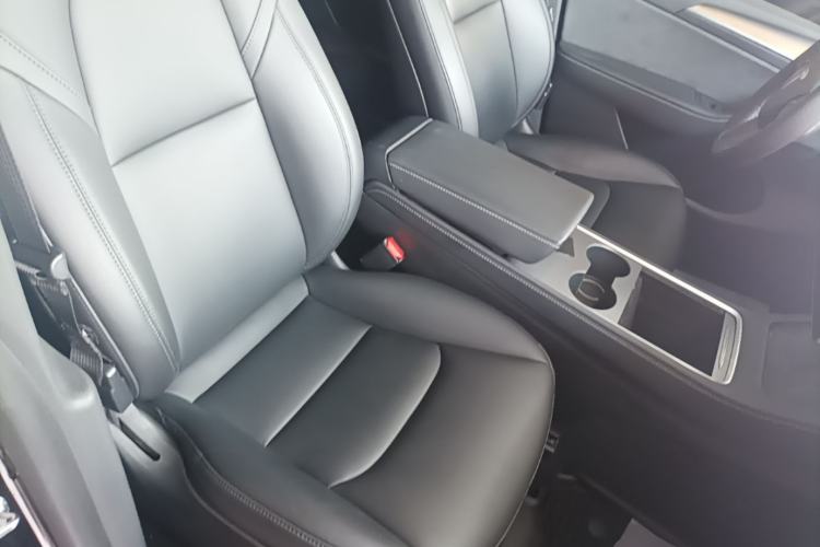 Used Tesla Model Y 2022 Rear-Wheel-Drive Version Right Front Seat