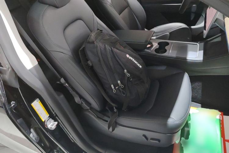 Used Tesla Model Y 2022 Rear-Wheel-Drive Version Right Front Seat