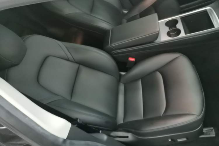 Used Tesla Model Y 2022 Rear-Wheel-Drive Version Right Front Seat