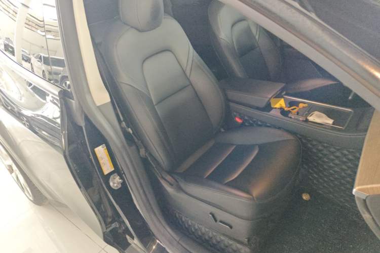 Used Tesla Model Y 2022 Rear-Wheel-Drive Version Right Front Seat