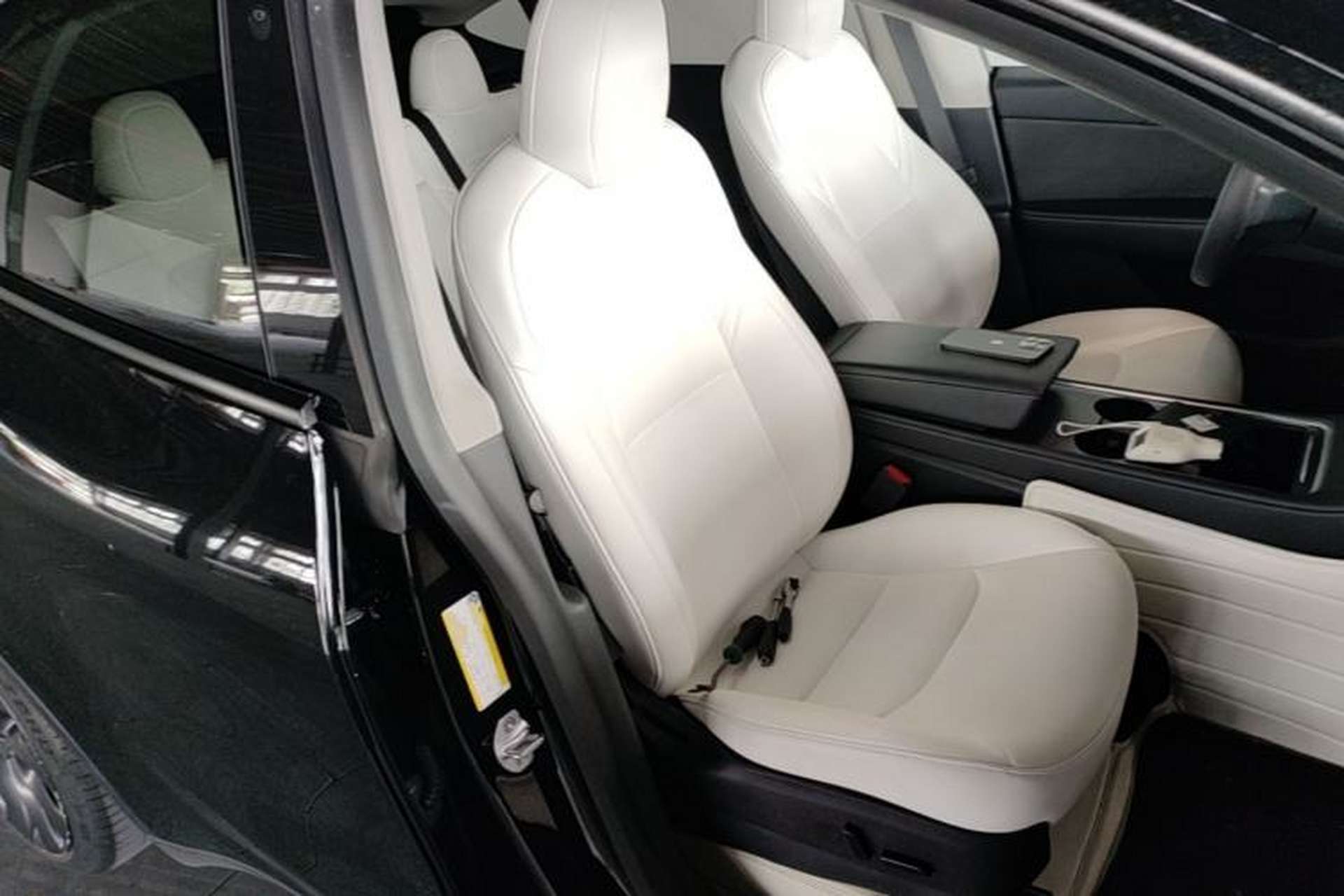 Used Tesla Model Y 2022 Performance High-Performance All-Wheel-Drive Version Right Front Seat