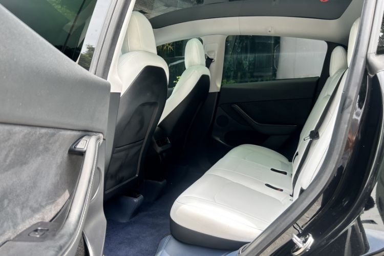 Used Tesla Model Y 2022 Rear-Wheel-Drive Version Right Front Seat